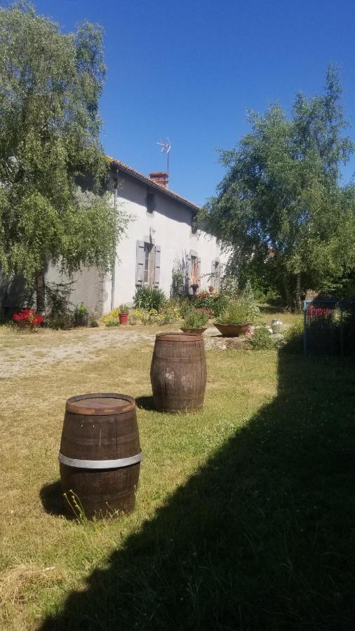 Chambres dans un lieu calme et champêtre Gourgé Exterior foto