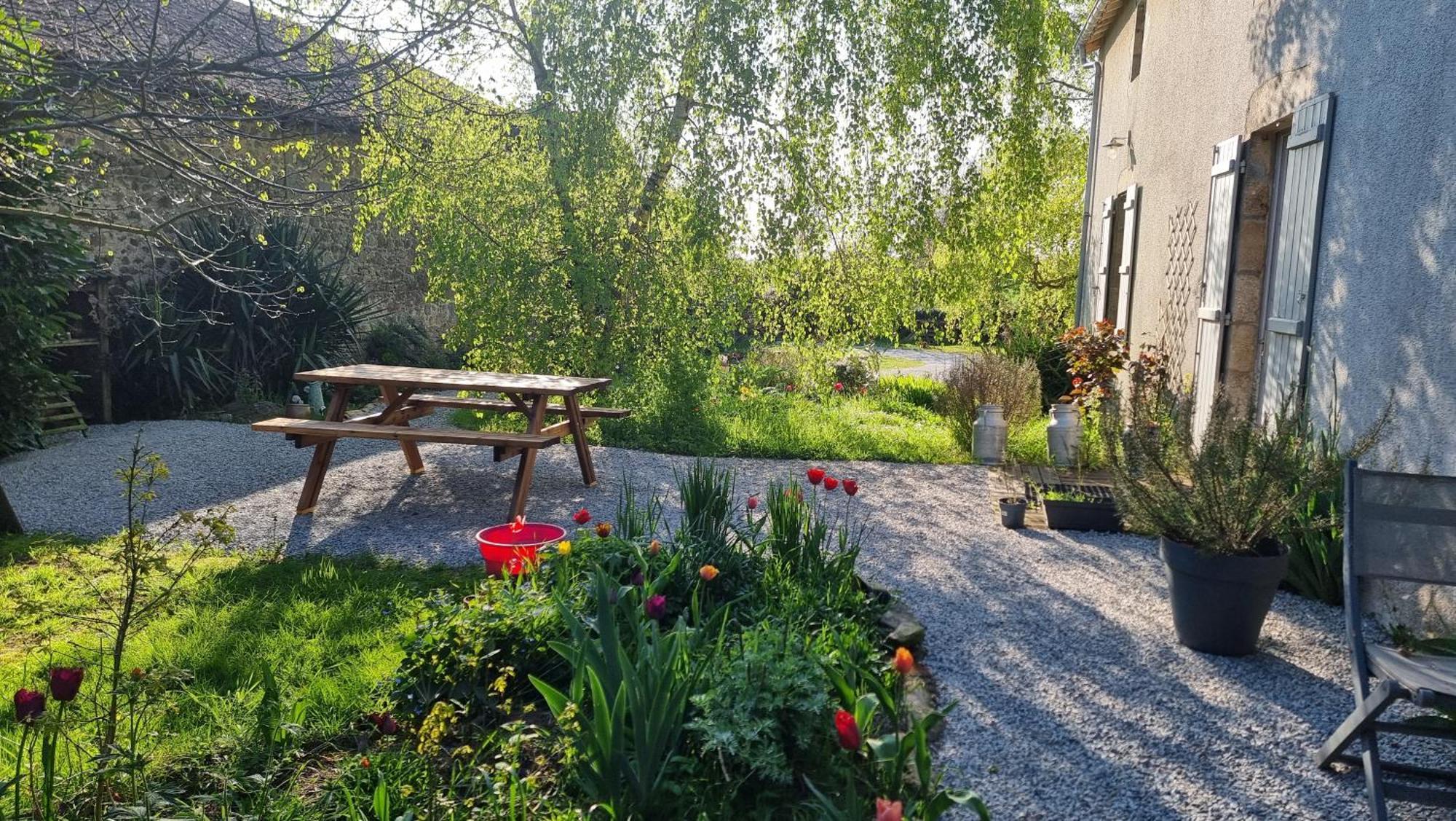 Chambres dans un lieu calme et champêtre Gourgé Exterior foto